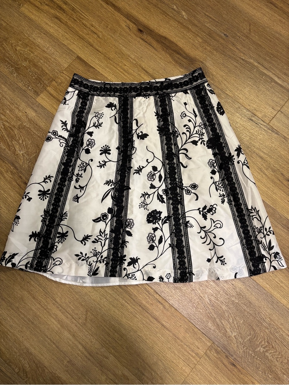 🌹🌹Black & White Floral A-Line Women's Skirt